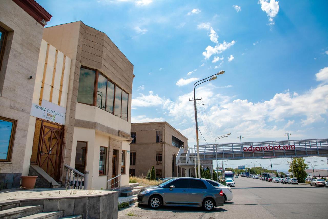 Primavera Hotel Yerevan Exterior photo